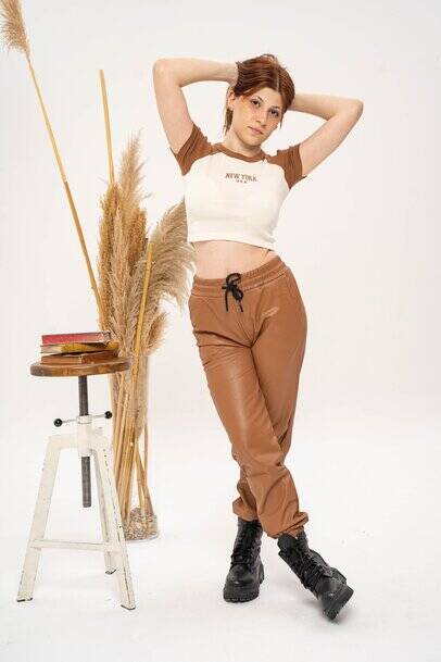 KAHVERENGİ BELİ LASTİKLİ DERİ PANTALON - 5
